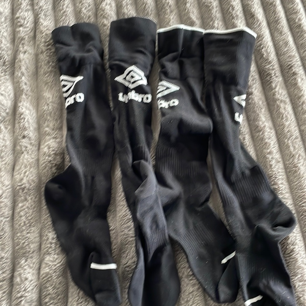 2 pairs Youth Umbro Soccer Socks with bonus shin guards!